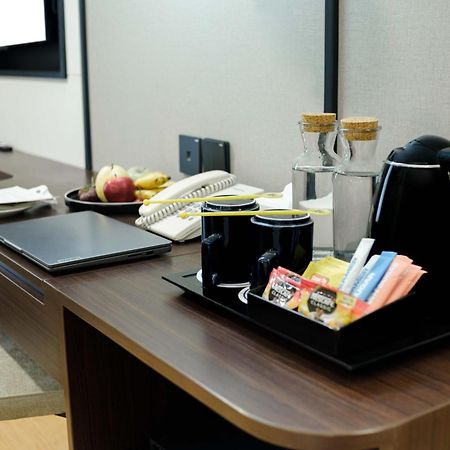 Yello Hotel Samarinda Bagian luar foto