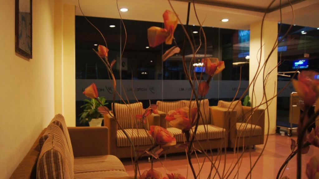 Yello Hotel Samarinda Bagian luar foto